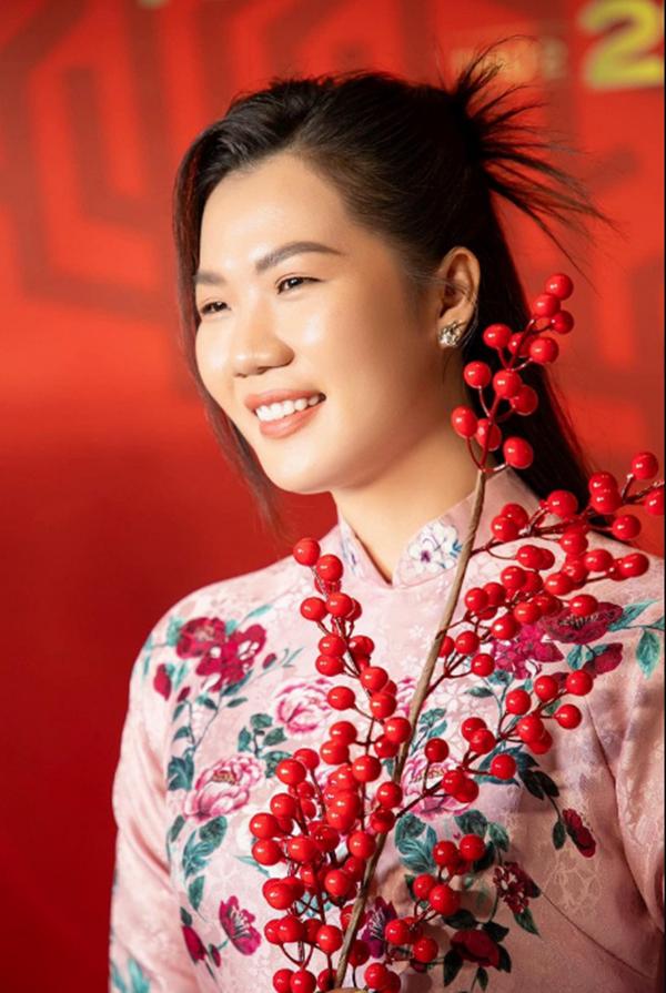 Giữa lúc Ngọc Trinh vướng lùm xùm, nữ trợ lý Thúy Kiều bất ngờ gây chú ý vì điều này-2