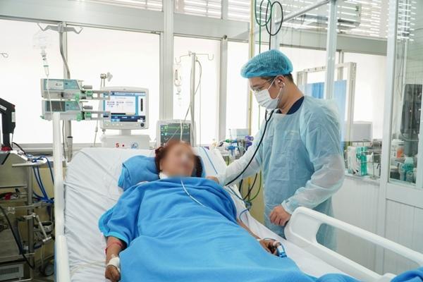 Đi mua mặt dây chuyền tặng người yêu, nam thanh niên cướp giật luôn lượng lớn nhẫn vàng-2