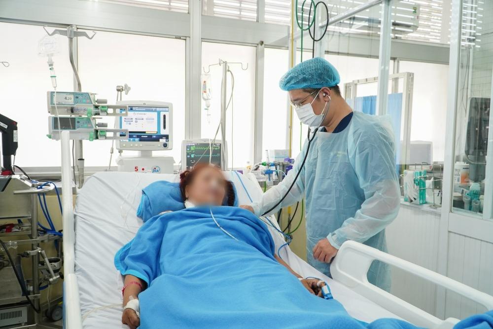 Cứu sống nữ chủ quán bị kẻ cướp đâm 17 nhát dao-1