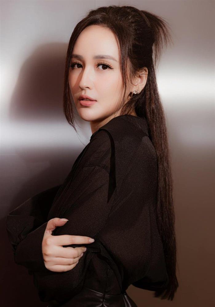 Mai Phương Thúy diện váy siêu ngắn khoe chân dài, tăng cân nhưng visual vẫn đẹp nức nở-4