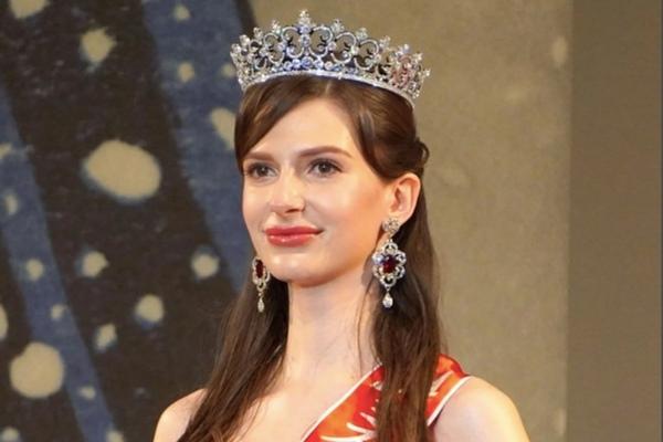 2 tuần sau khi sinh, người đẹp đi thi hoa hậu, vừa thi vừa... cho con bú-7