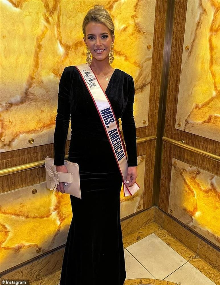 2 tuần sau khi sinh, người đẹp đi thi hoa hậu, vừa thi vừa... cho con bú-2