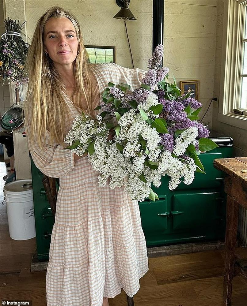 2 tuần sau khi sinh, người đẹp đi thi hoa hậu, vừa thi vừa... cho con bú-4