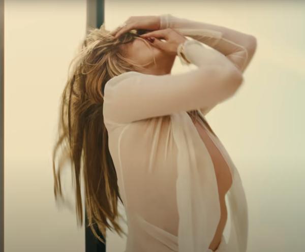 Jennifer Lopez gây sốt với MV gợi tình-2