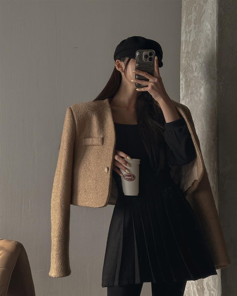 4 mẫu áo khoác phù hợp với chân váy, giúp bạn mặc đẹp trong dịp Tết-4