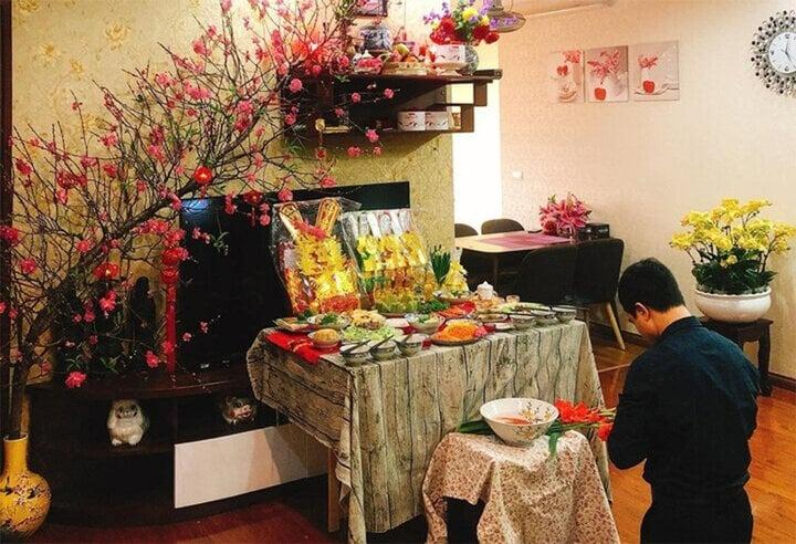 Đặt mâm lễ cúng ông Công ông Táo ở bếp hay bàn thờ gia tiên?-1