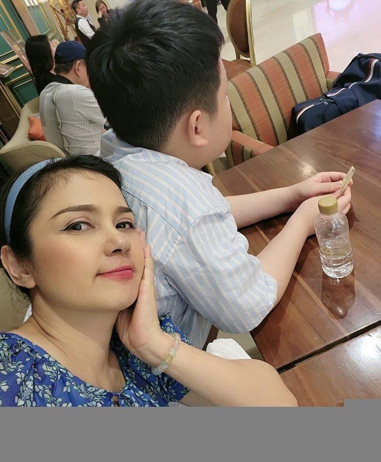 Còn nhỏ nhưng con gái Thủy Tiên, Võ Hạ Trâm đã biết cách sẻ chia, thể hiện rõ việc nuôi dạy con cực khéo-4