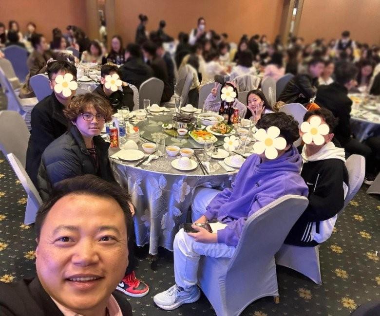 Hậu ly hôn, 2 con Shark Bình và vợ cũ được chăm sóc đủ đầy: Bố đưa đi tiệc, mẹ khoe thành tích học tập xuất sắc-1