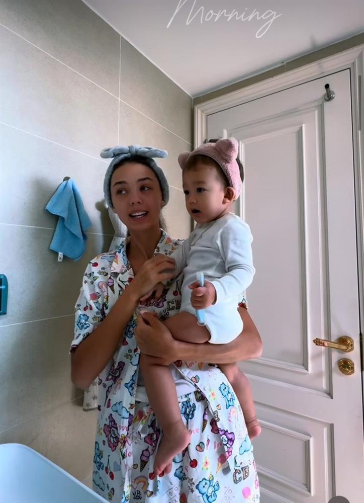 Bùi Tiến Dũng 5 lần 7 lượt khiến vợ Tây ê chề: Hết tung ảnh dìm nhan sắc, lại flex cảnh bù đầu làm việc nhà-3