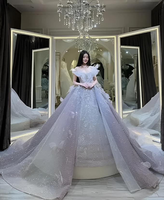 Chu Thanh Huyền tất bật đi thử váy cưới dịp cuối năm, được người chị thân thiết chúc năm rồng đón em bé-2