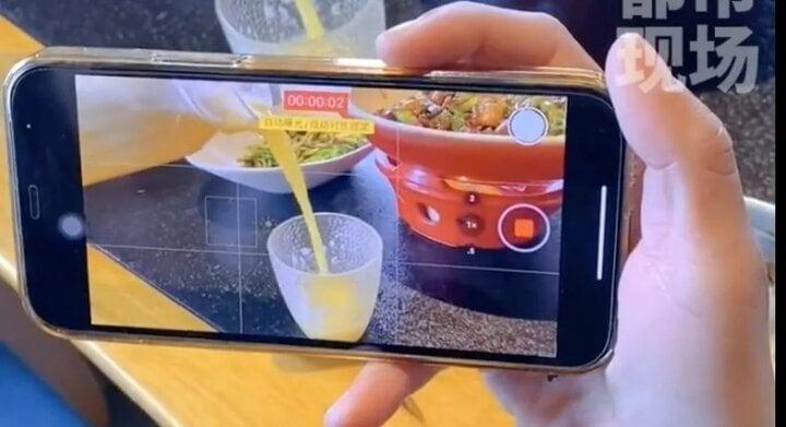 Đăng 10 bài lên mạng xã hội một ngày, chàng trai bị vợ chưa cưới đòi bỏ-1