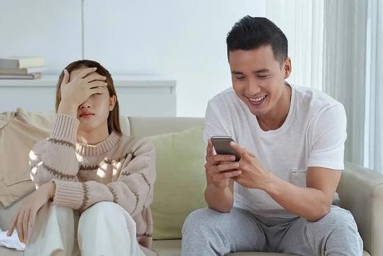 Đăng 10 bài lên mạng xã hội một ngày, chàng trai bị vợ chưa cưới đòi bỏ