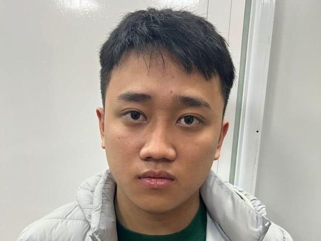 Đi mua mặt dây chuyền tặng người yêu, nam thanh niên cướp giật luôn lượng lớn nhẫn vàng-1