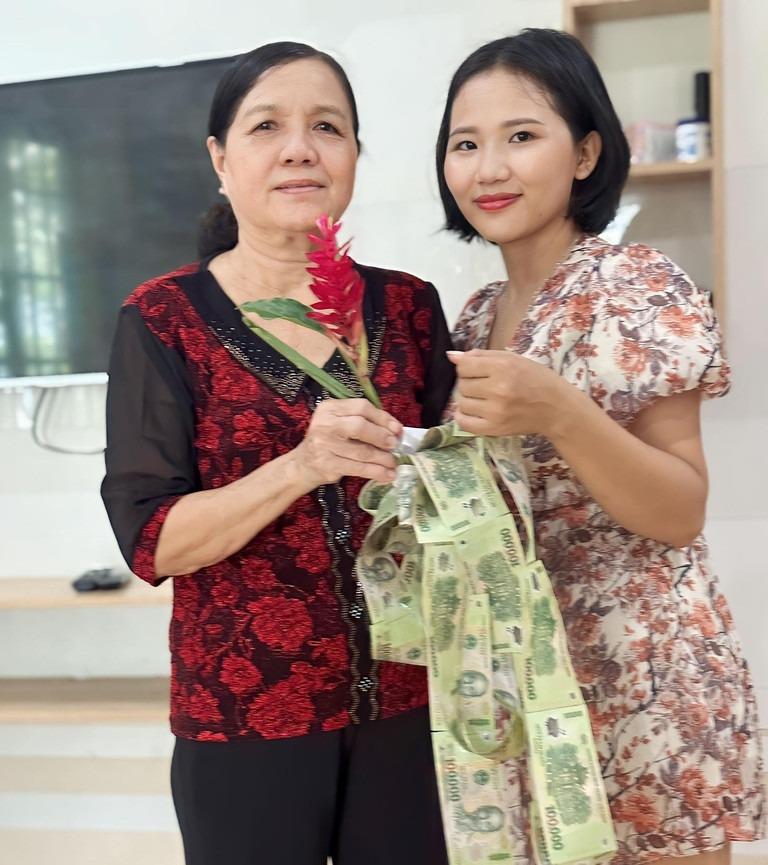 Con dâu tặng giấy khen, thưởng Tết mẹ chồng gây sốt mạng: Mẹ tuyệt vời lắm-4