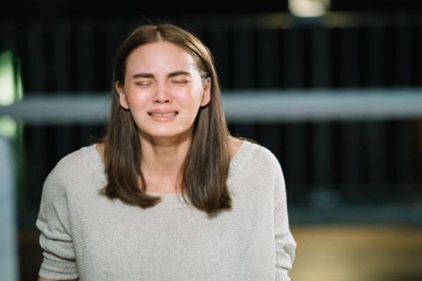 Đang hạnh phúc thì chồng đột ngột đòi ly dị, vừa ra tòa xong, đêm đó anh nhắn vẻn vẹn 5 từ khiến vợ gào thét ân hận-1