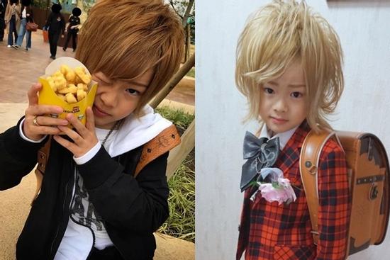 Cậu bé 4 tuổi nhuộm tóc vàng, đi hát karaoke hàng tuần giờ ra sao?