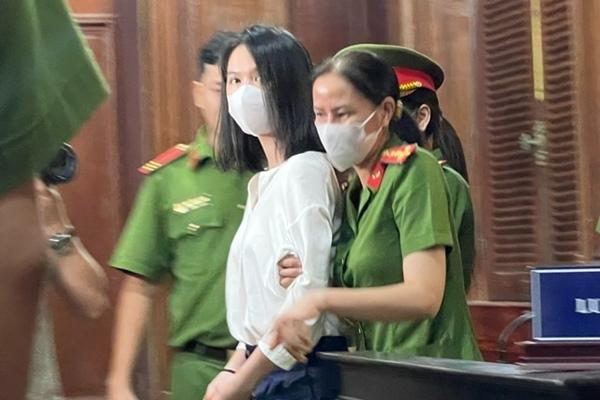 Chị ruột xót xa dự phiên tòa xét xử Ngọc Trinh, mong muốn em gái được nhận khoan hồng, sớm đoàn tụ với gia đình-6
