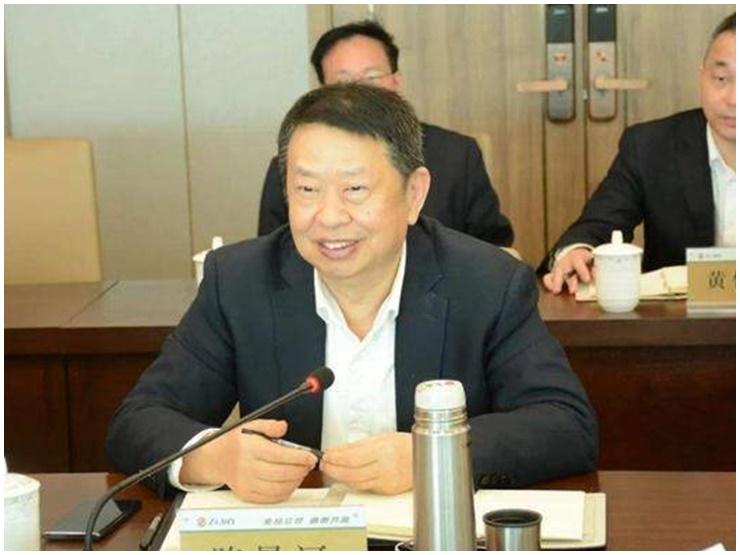 Vợ mới mất, tỷ phú U70 vội vã kết hôn với gái trẻ đẹp, cái kết gây bất ngờ-1