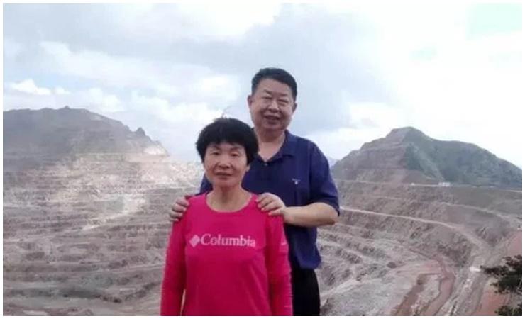 Vợ mới mất, tỷ phú U70 vội vã kết hôn với gái trẻ đẹp, cái kết gây bất ngờ-2