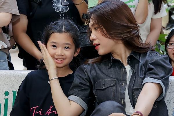 Mỹ Tâm hát Chim trắng mồ côi ngọt lịm trong Khu dưỡng lão nghệ sĩ-2