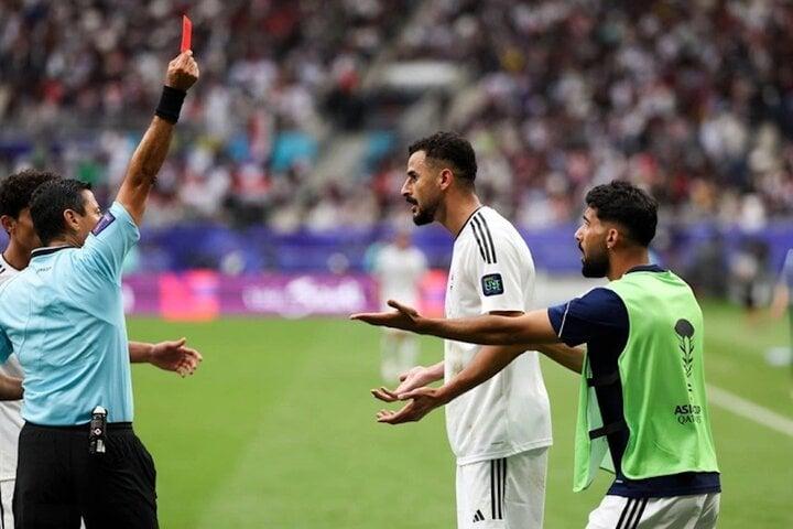 AFC nêu lý do tiền đạo Iraq bị đuổi sau khi ăn mừng bàn thắng-1
