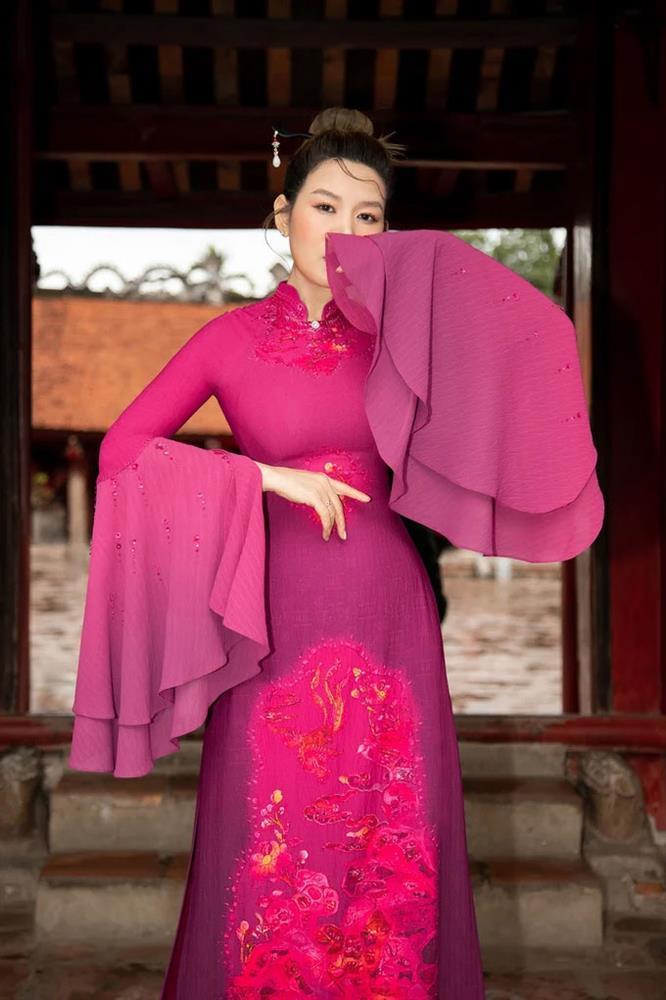 NTM tóc Văn Minh Phương chung khung hình với Hương Giang The New Mentor-2