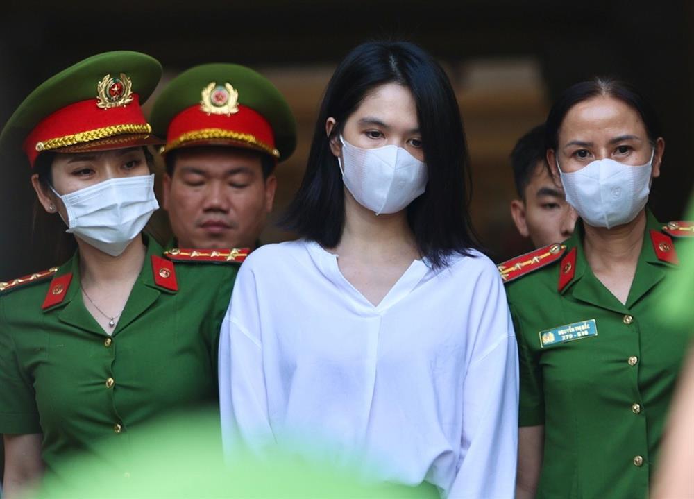 Ba của Ngọc Trinh chia sẻ khi con gái hưởng án treo: Tôi rất vui mừng-1