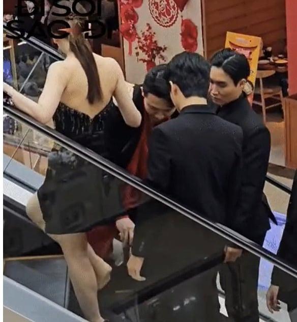 Clip Trấn Thành cứu nguy cho Hari khi gặp sự cố thang cuốn nhận mưa lời khen-1