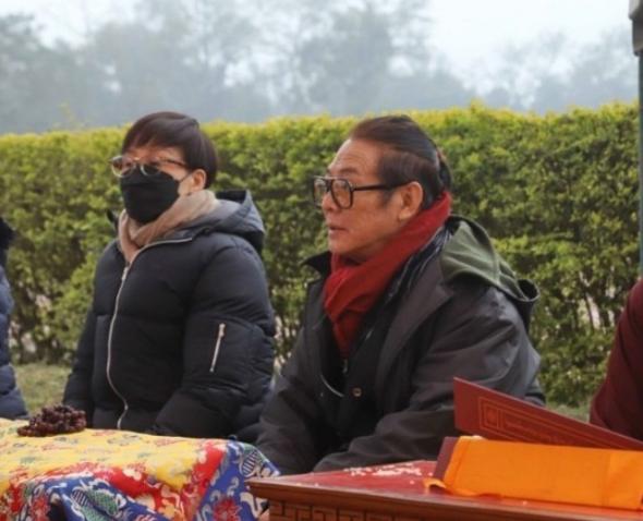 Lý Liên Kiệt lộ mặt già nua nhưng vẻ ngoài bà xã gây chú ý vì điều này-1