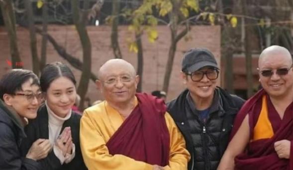 Lý Liên Kiệt lộ mặt già nua nhưng vẻ ngoài bà xã gây chú ý vì điều này-2