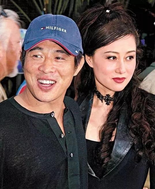 Lý Liên Kiệt lộ mặt già nua nhưng vẻ ngoài bà xã gây chú ý vì điều này-4