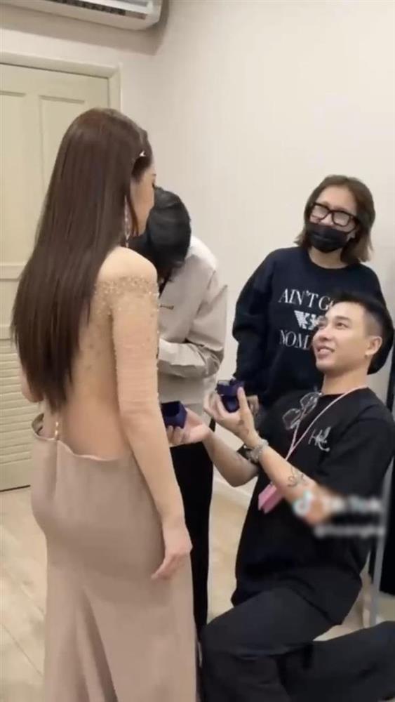 Thực hư hình ảnh Chi Pu được cầu hôn, sắp lên xe hoa gây chú ý-2