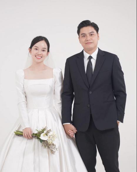 Ly Kute khoe nhan sắc rõ nét phu thê cùng chồng tuổi U40, để lộ quan hệ ông xã với con trai riêng-2