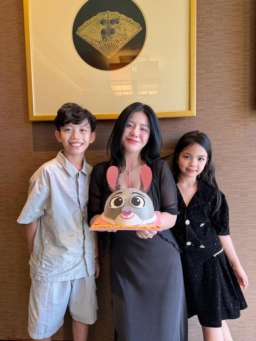 Minh Nhựa mừng sinh nhật con gái, quan hệ mẹ kế - con chồng được tiết lộ qua 1 khoảnh khắc-3