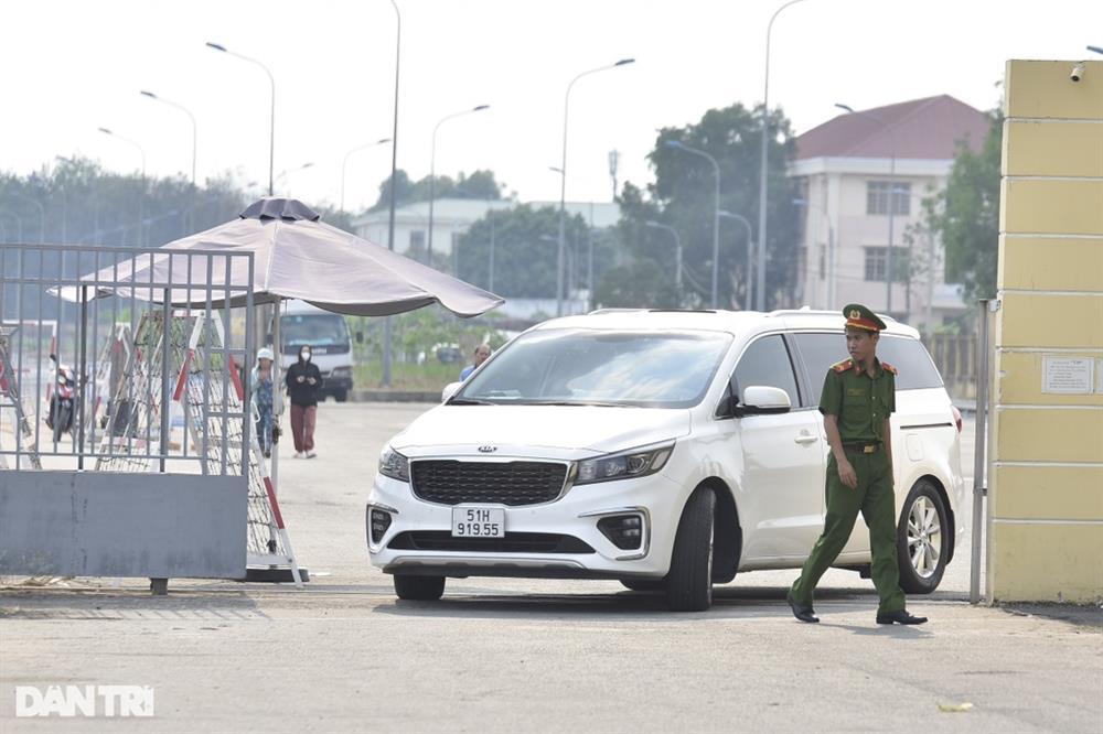 Ngọc Trinh rời trại tạm giam T30, về nhà-2