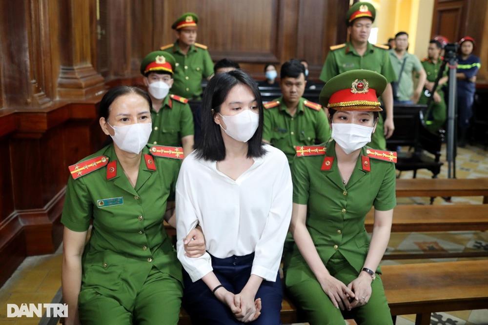 Ngọc Trinh rời trại tạm giam T30, về nhà-3