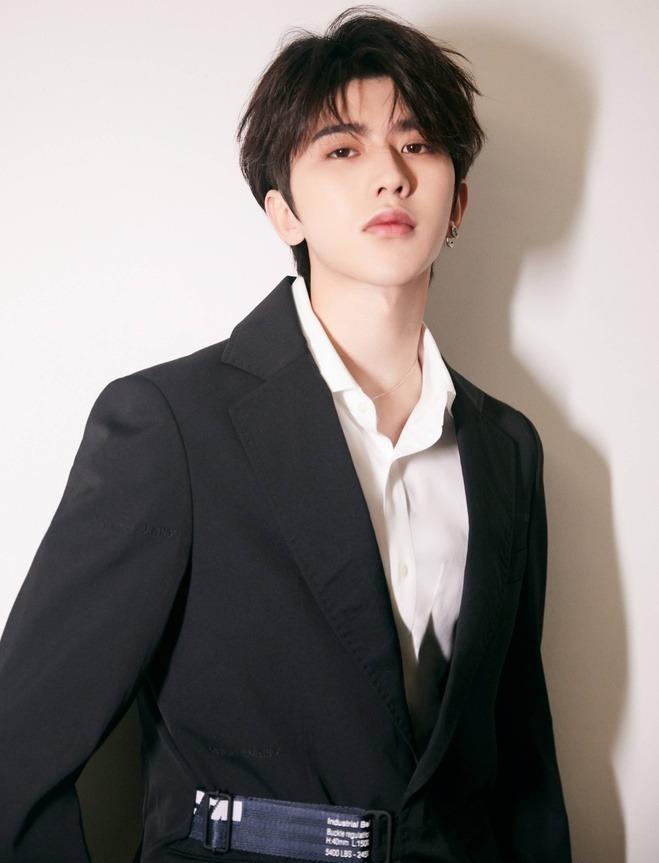 Thái Từ Khôn tái xuất sau ồn ào tình một đêm, sản phẩm mới có tên cực lạ-5