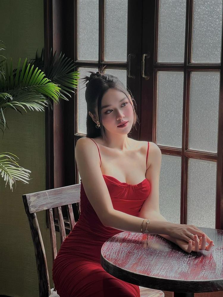 Á hậu sinh năm 2000 Tường San: Lấy chồng lúc 20 tuổi, cuộc sống giờ ra sao?-5