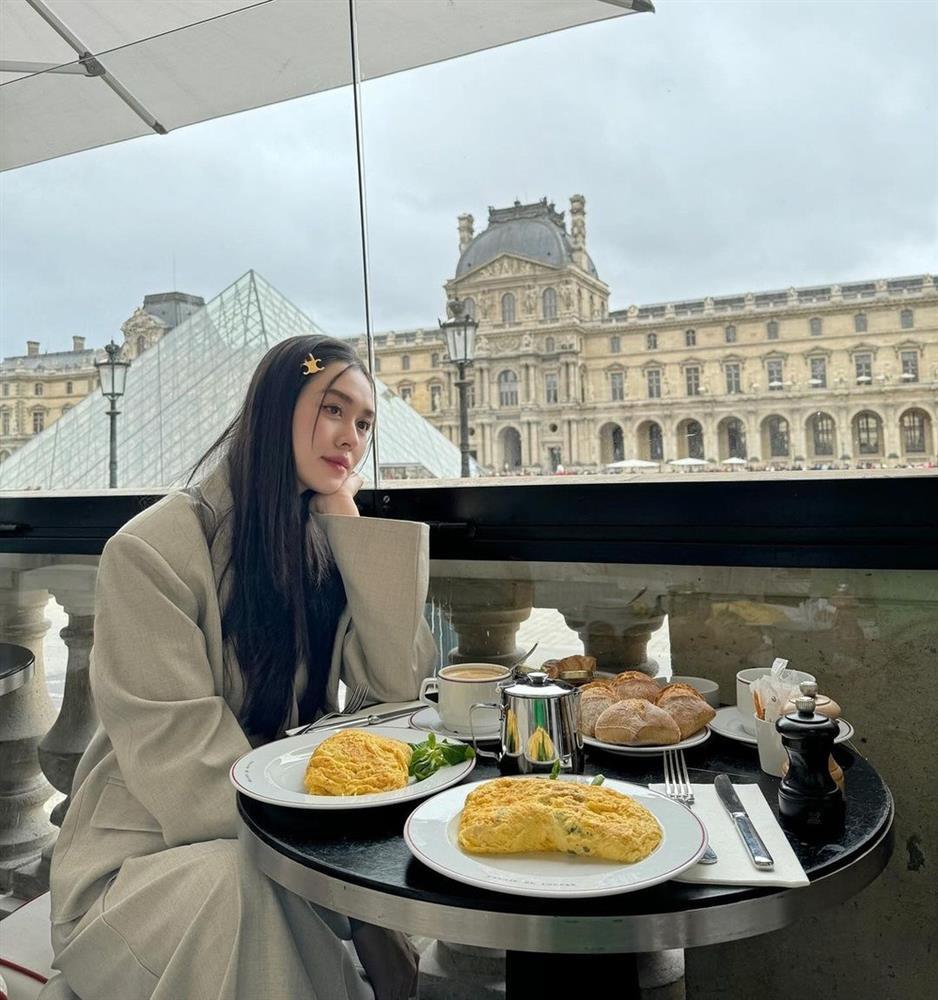 Á hậu sinh năm 2000 Tường San: Lấy chồng lúc 20 tuổi, cuộc sống giờ ra sao?-15