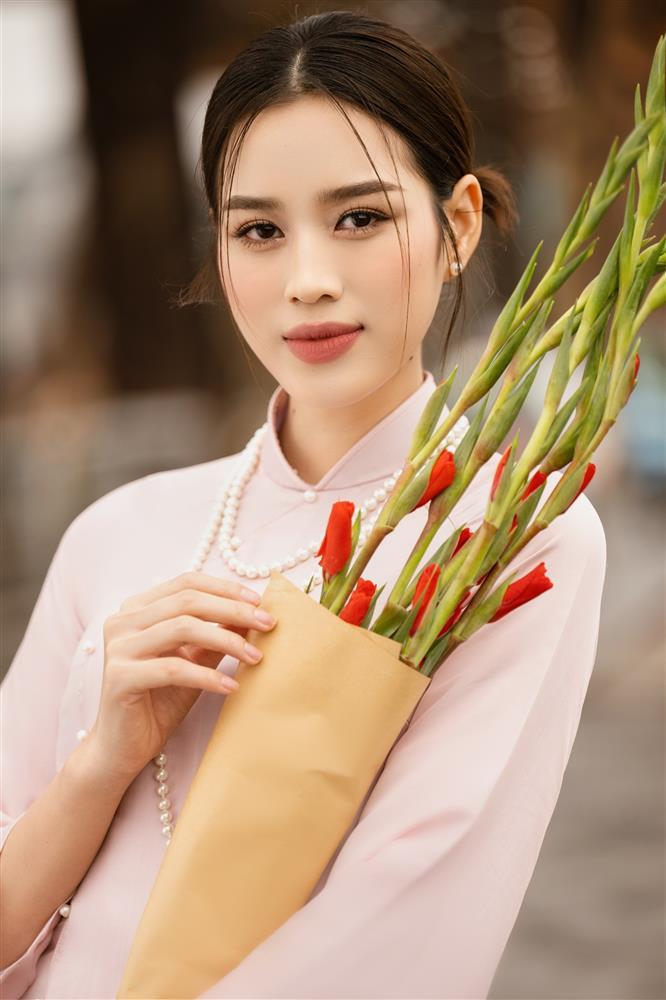 Hoa hậu Đỗ Hà xinh đẹp dạo phố trước thềm Xuân Giáp Thìn-1