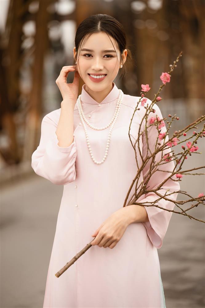 Hoa hậu Đỗ Hà xinh đẹp dạo phố trước thềm Xuân Giáp Thìn-2