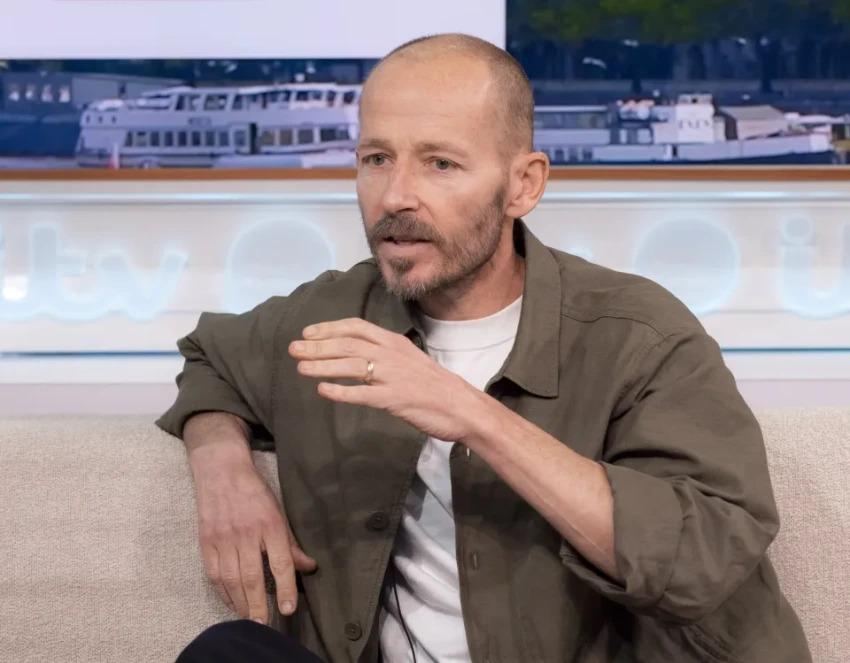 Nam MC nổi tiếng qua đời ở tuổi 51, để lại vợ và 3 con trai-2