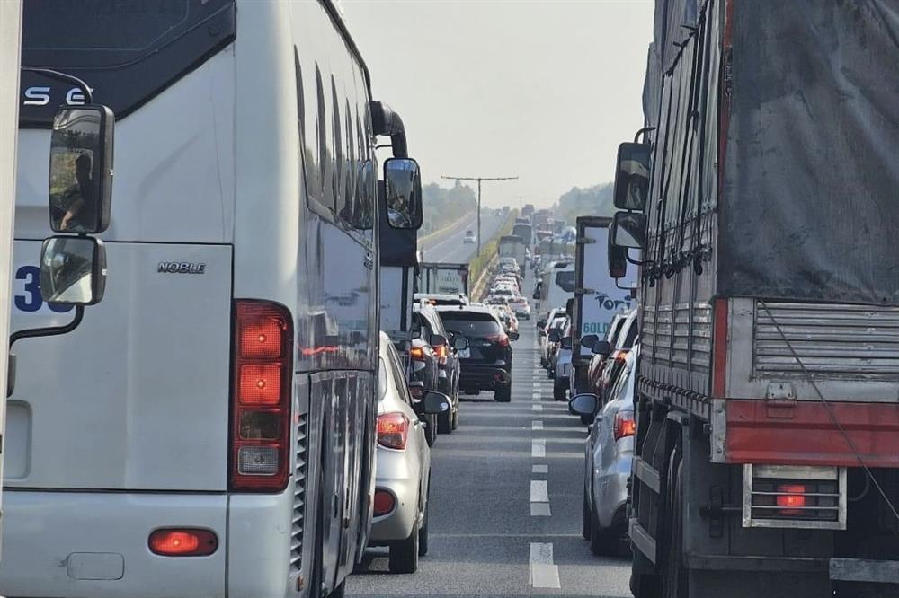 Tai nạn liên hoàn 4 ô tô trên cao tốc Long Thành – Dầu Giây, kẹt xe kéo dài 10km-3