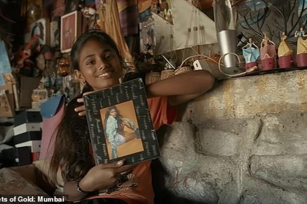 Công chúa khu ổ chuột gây sốt trong làng mẫu-4