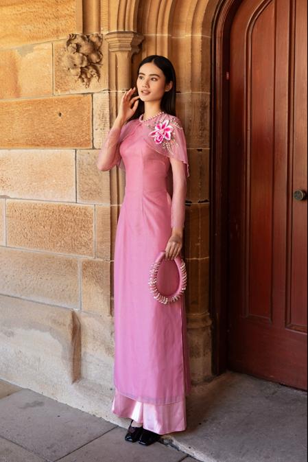 Hoa hậu Ý Nhi rạng rỡ trong tà áo dài tại Úc-1