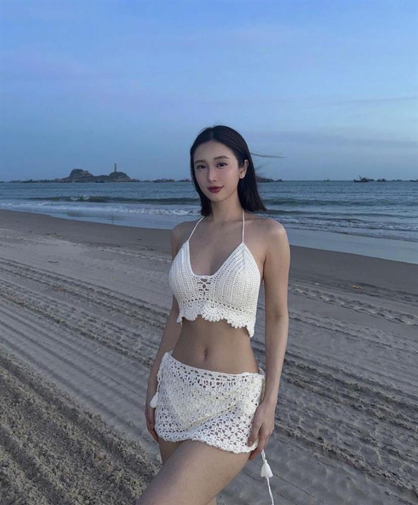 Sau khi nâng size vòng 1, Jun Vũ chăm mặc đồ xuyên thấu nhưng chẳng phô-6