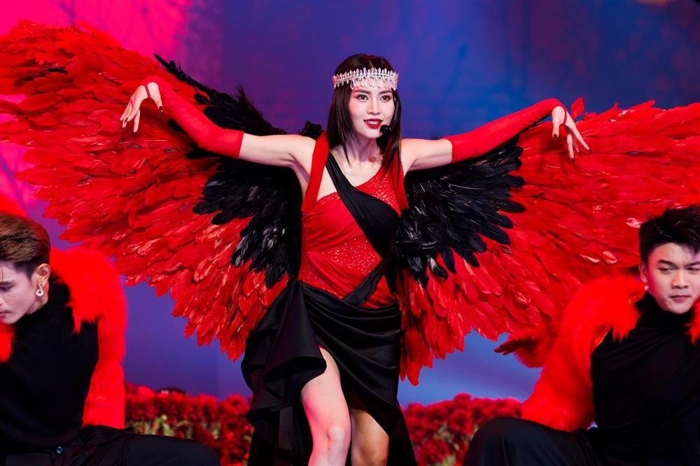 Ninh Dương Lan Ngọc: Từ chị đẹp bị mỉa mai giọng hát đến ứng cử viên thành đoàn nặng ký-3