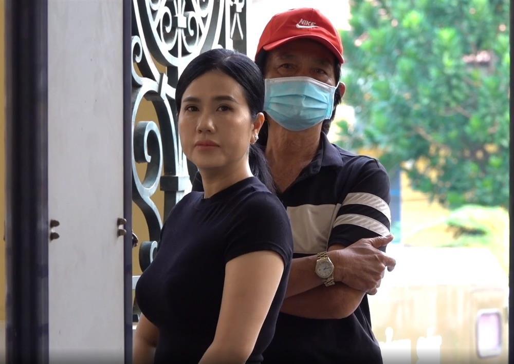 Ngọc Trinh đoàn tụ với gia đình sau gần 4 tháng tạm giam, khoảnh khắc ôm chầm lấy cha gây chú ý-2