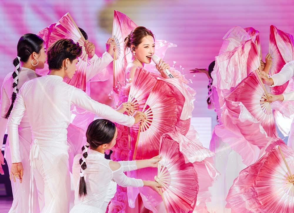 Chung kết Đạp gió: Trang Pháp khóc khi chiến thắng, Mỹ Linh nhận giải Chị đẹp của năm-1