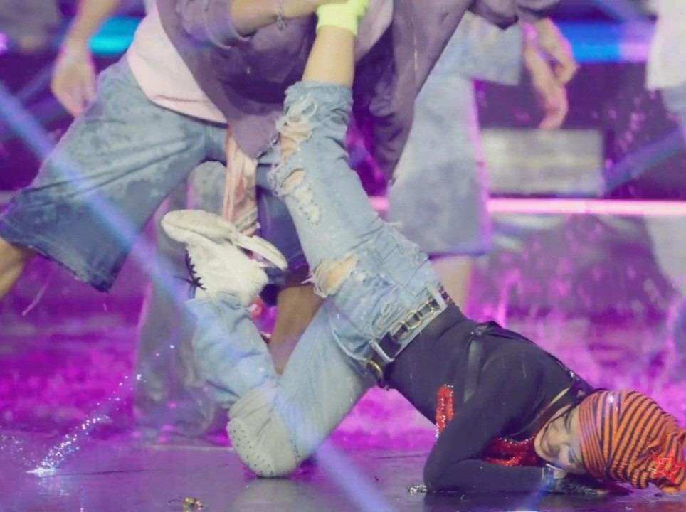 Chị đẹp diva Hồng Nhung chịu chơi nhưng bại trận-1